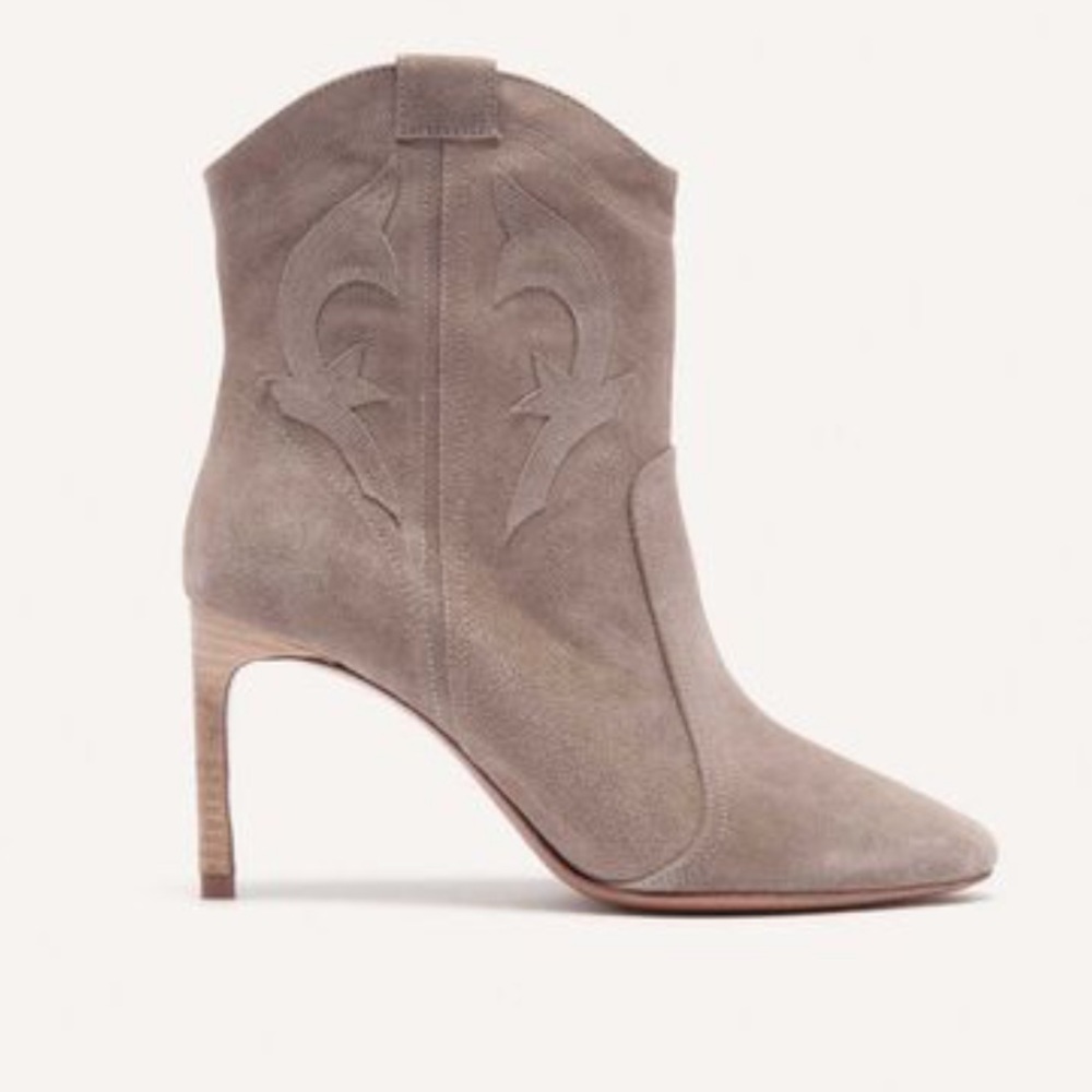caitlin.
High-heeled ankle boots